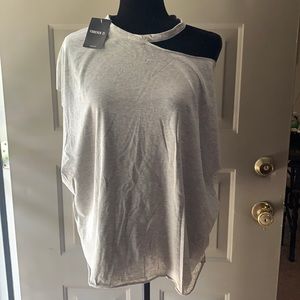 Off the shoulder tshirts w/split collar